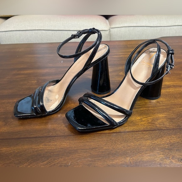 Sam Edelman Black Sandals Sleek Design-WORN-Scratches on heel - Picture 3 of 7
